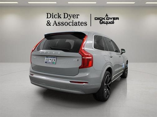 2025 Volvo XC90 B5 Plus