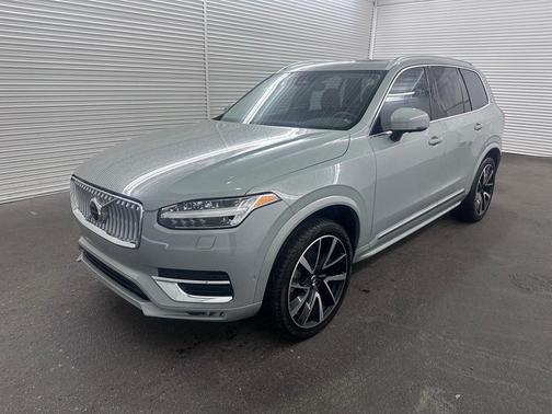 2025 Volvo XC90 B5 Plus