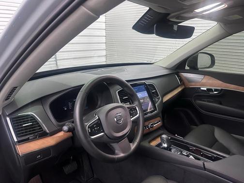 2025 Volvo XC90 B5 Plus