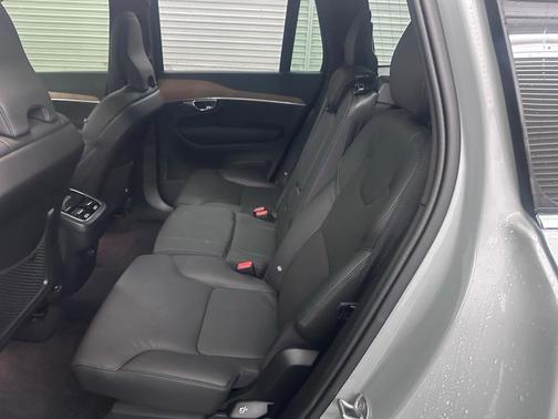 2025 Volvo XC90 B5 Plus