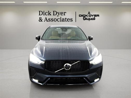 2025 Volvo XC60 B5 Ultra