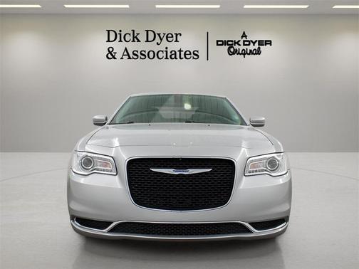 2020 Chrysler 300 Touring