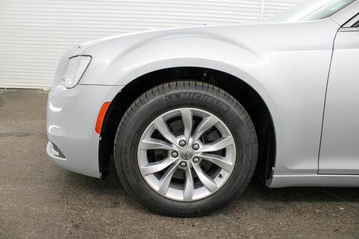 2020 Chrysler 300 Touring