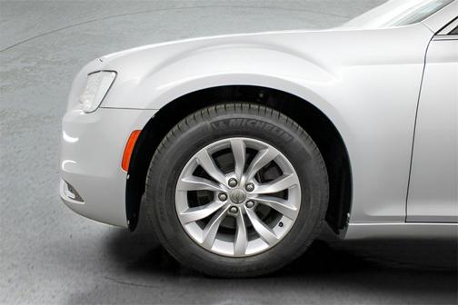 2020 Chrysler 300 Touring