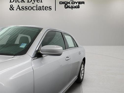 2020 Chrysler 300 Touring