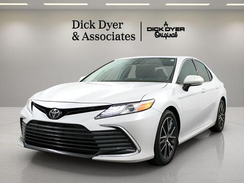 Wind Chill Pearl 2023 Toyota Camry XLE