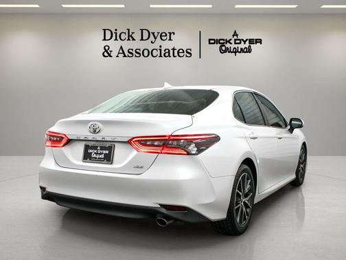 Wind Chill Pearl 2023 Toyota Camry XLE