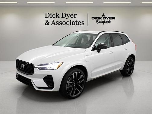 2024 Volvo XC60 Recharge Plug-In Hybrid T8 Ultimate Dark Theme