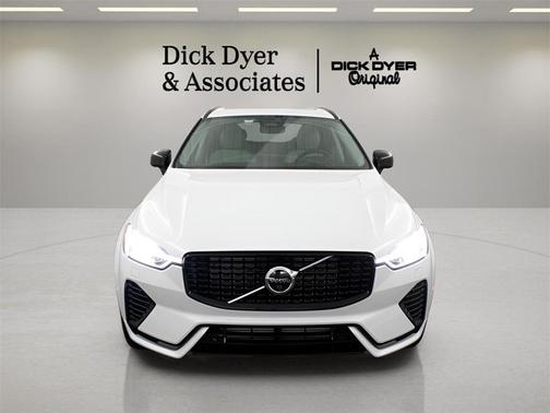 2024 Volvo XC60 Recharge Plug-In Hybrid T8 Ultimate Dark Theme