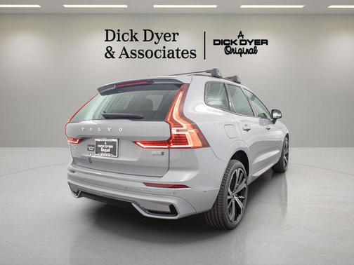 2025 Volvo XC60 B5 Ultra