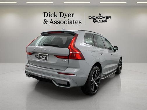 2025 Volvo XC60 Plug-In Hybrid T8 Ultra