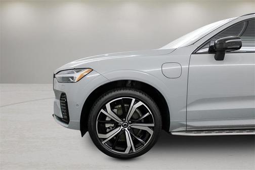 2025 Volvo XC60 Plug-In Hybrid T8 Ultra