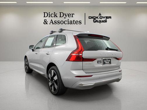 2023 Volvo XC60 Recharge Plug-In Hybrid T8 Ultimate Bright Theme