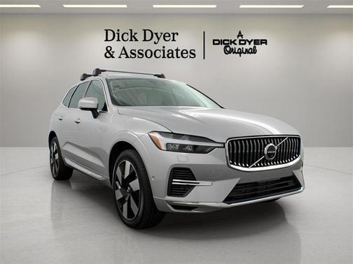 2023 Volvo XC60 Recharge Plug-In Hybrid T8 Ultimate Bright Theme