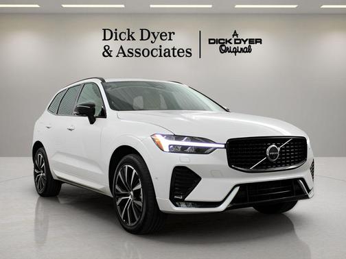 Crystal White Metallic 2025 Volvo XC60 B5 Ultra