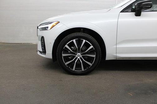 2025 Volvo XC60 B5 Ultra