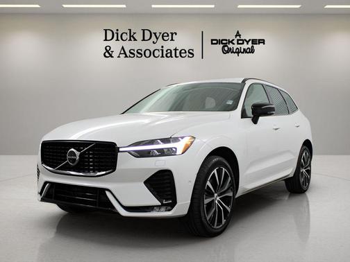 Crystal White Metallic 2025 Volvo XC60 B5 Ultra