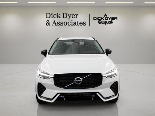 2025 Volvo XC60 B5 Core