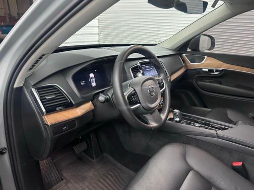 2025 Volvo XC90 B6 Plus 7-Seater