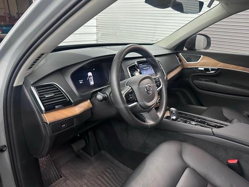 2025 Volvo XC90 B6 Plus 7-Seater