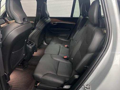 2025 Volvo XC90 B6 Plus 7-Seater