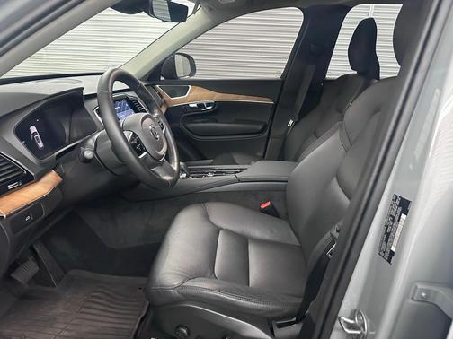 2025 Volvo XC90 B6 Plus 7-Seater