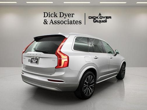 2022 Volvo XC90 T6 Momentum 6 Passenger