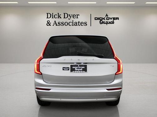 2022 Volvo XC90 T6 Momentum 6 Passenger