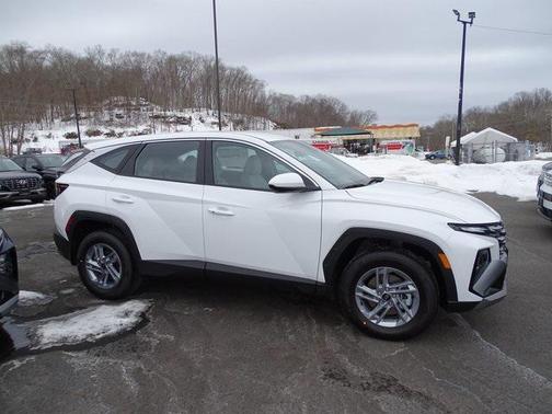 2026 Hyundai TUCSON SE