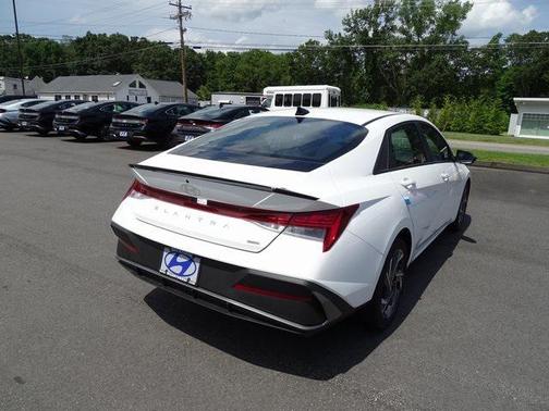2025 Hyundai ELANTRA HEV SEL Sport