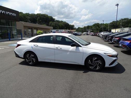 2025 Hyundai ELANTRA HEV SEL Sport