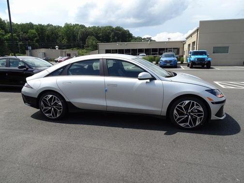 2025 Hyundai IONIQ 6 SEL