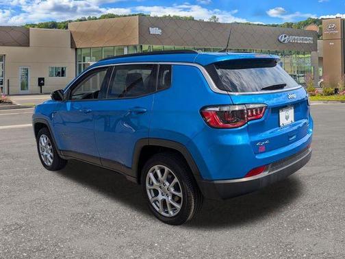 2022 Jeep Compass Latitude Lux