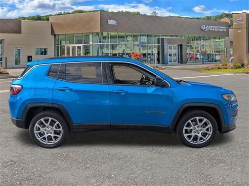 2022 Jeep Compass Latitude Lux
