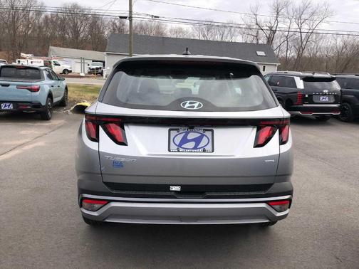 Shimmering Silver 2026 Hyundai TUCSON SE