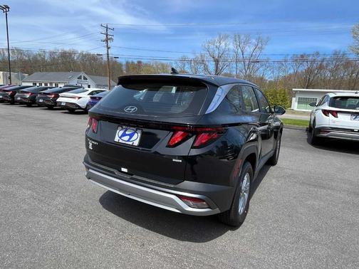 Phantom Black 2026 Hyundai TUCSON SE