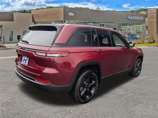 2024 Jeep Grand Cherokee Laredo
