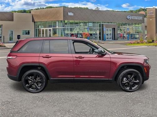 2024 Jeep Grand Cherokee Laredo