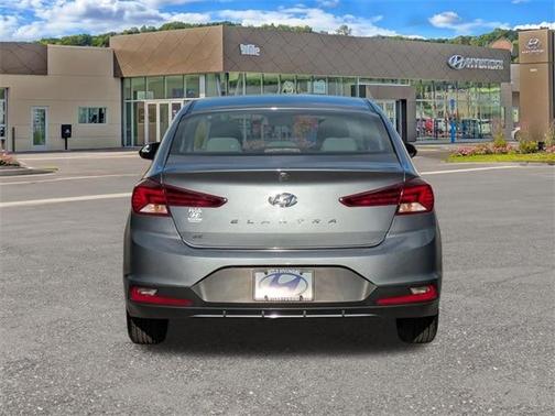 2019 Hyundai ELANTRA SE