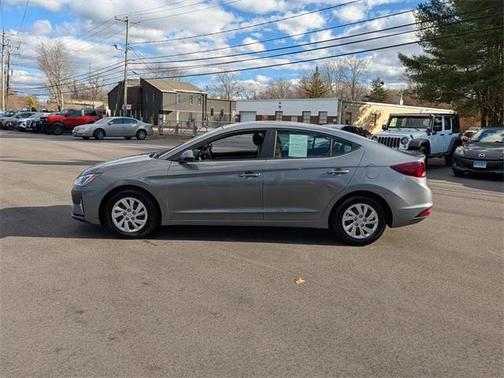 2019 Hyundai ELANTRA SE