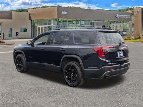2022 GMC Acadia AT4