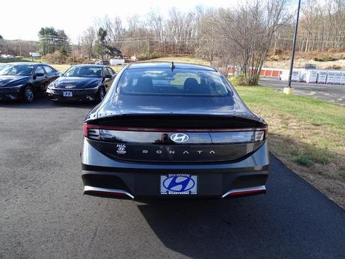 2026 Hyundai SONATA SE