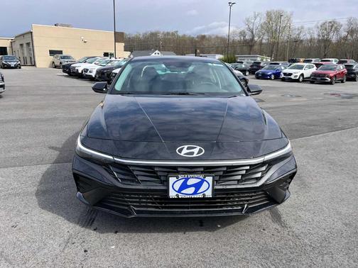Black 2026 Hyundai ELANTRA SE