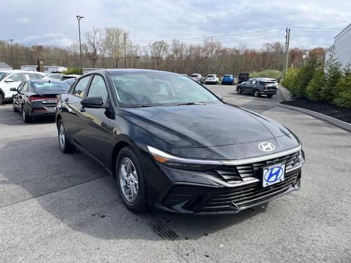 Black 2026 Hyundai ELANTRA SE