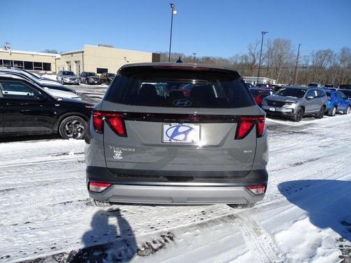 2026 Hyundai TUCSON SE