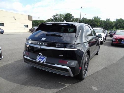 2025 Hyundai IONIQ 5 SE