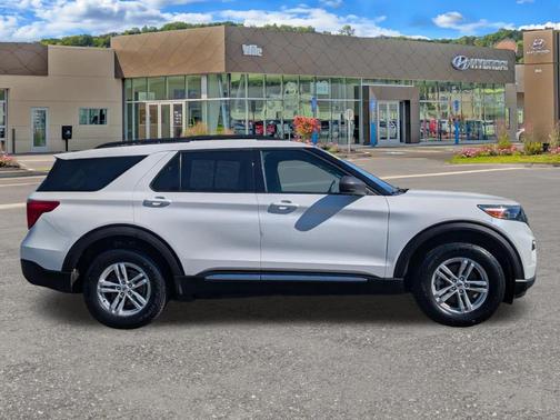 Star White 2021 Ford Explorer XLT
