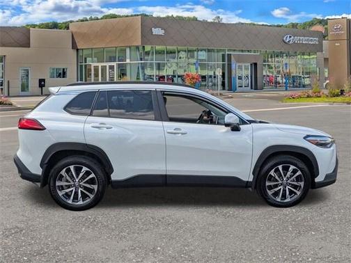 2022 Toyota Corolla Cross XLE