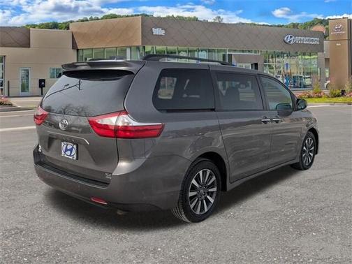 2018 Toyota Sienna 