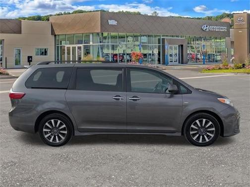 2018 Toyota Sienna 